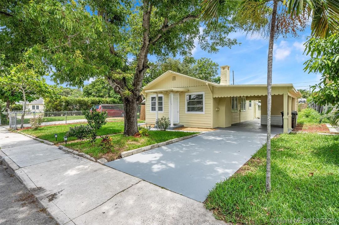 Recently Sold: $335,000 (3 beds, 2 baths, 1181 Square Feet)