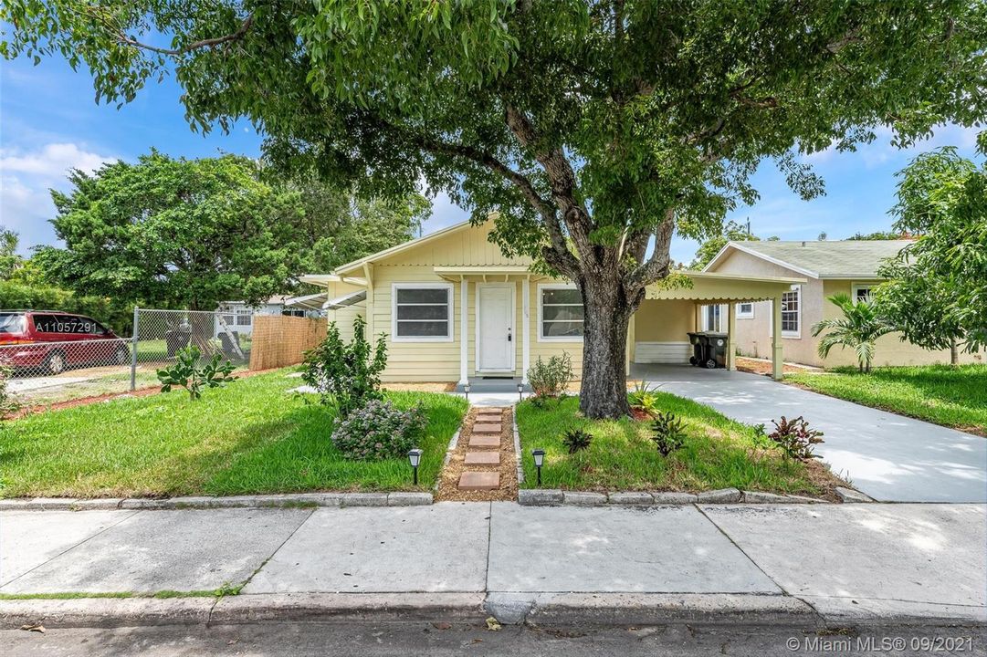 Recently Sold: $335,000 (3 beds, 2 baths, 1181 Square Feet)
