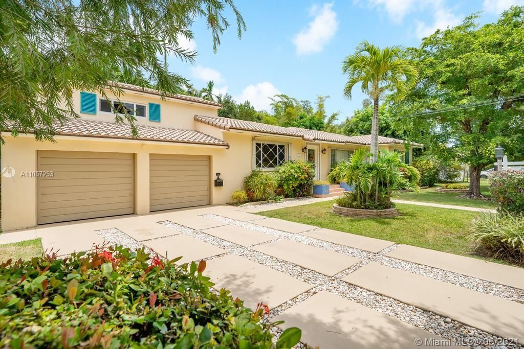 Recently Sold: $898,000 (4 beds, 3 baths, 2401 Square Feet)