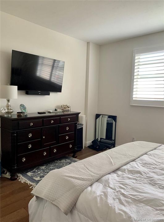 Recently Rented: $2,500 (1 beds, 1 baths, 910 Square Feet)