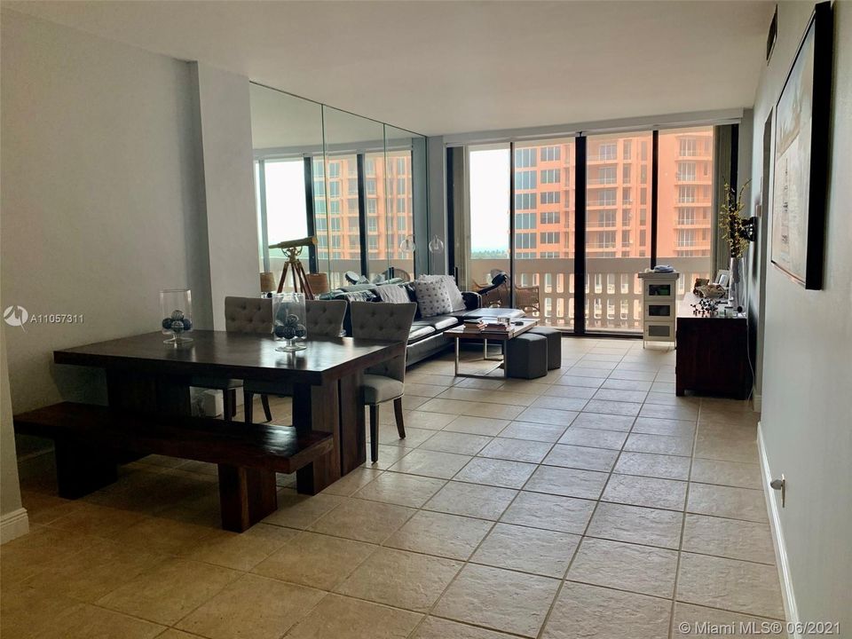 Recently Rented: $2,500 (1 beds, 1 baths, 910 Square Feet)