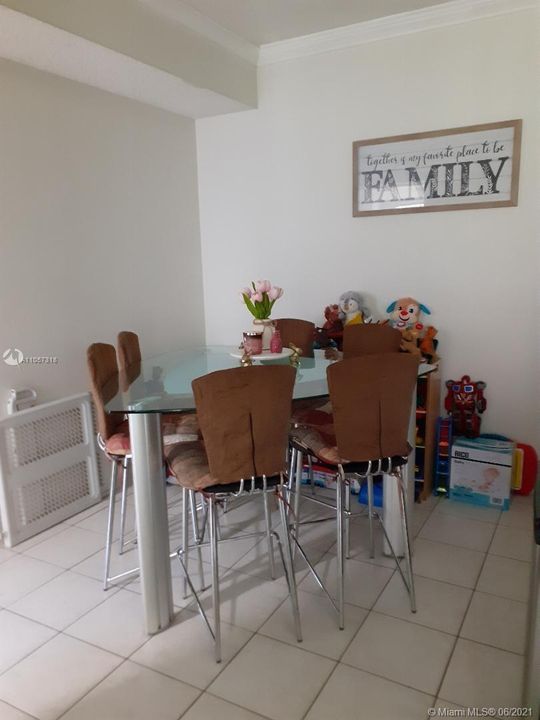 Recently Rented: $1,650 (2 beds, 2 baths, 854 Square Feet)