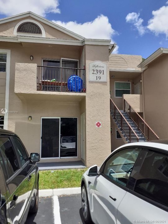 Recently Rented: $1,650 (2 beds, 2 baths, 854 Square Feet)