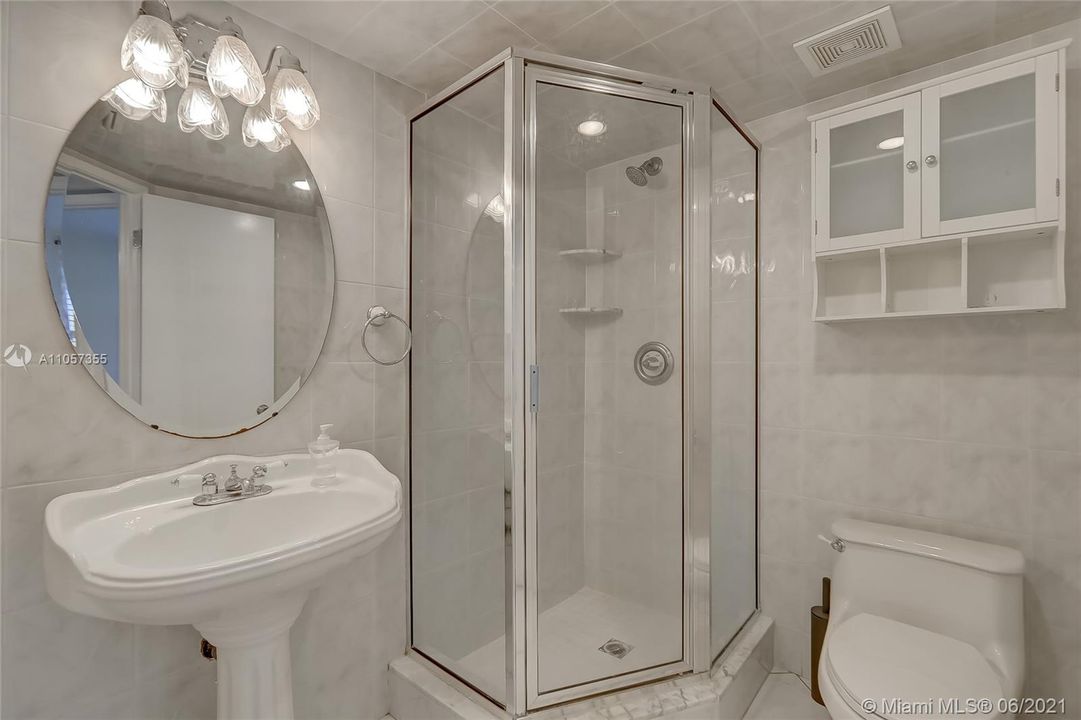 最近租的: $1,600 (2 贝兹, 2 浴室, 970 平方英尺)