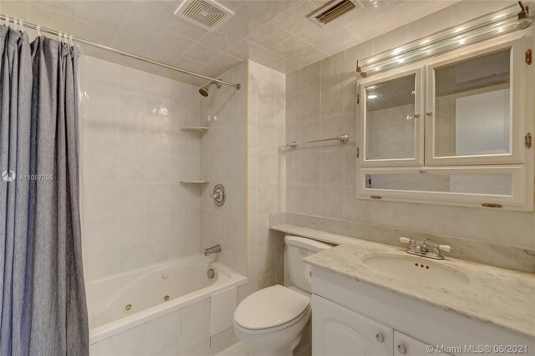 最近租的: $1,600 (2 贝兹, 2 浴室, 970 平方英尺)