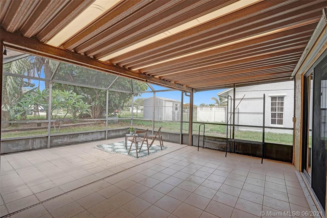 Vendido Recientemente: $359,900 (3 camas, 2 baños, 1698 Pies cuadrados)