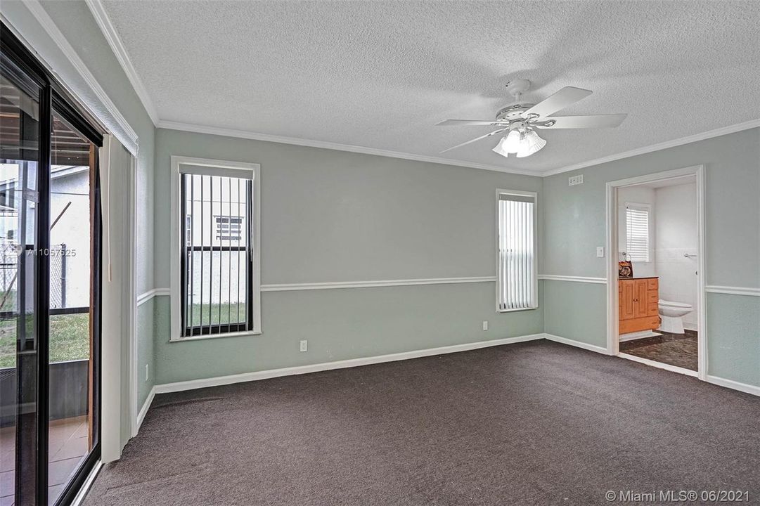 Vendido Recientemente: $359,900 (3 camas, 2 baños, 1698 Pies cuadrados)