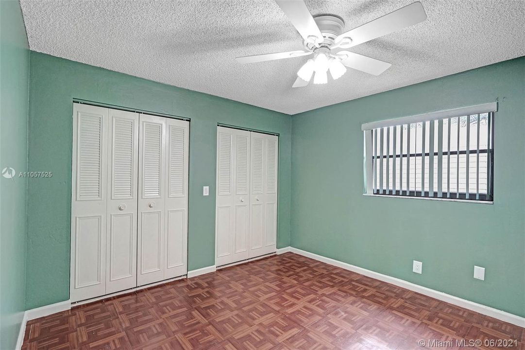 Vendido Recientemente: $359,900 (3 camas, 2 baños, 1698 Pies cuadrados)