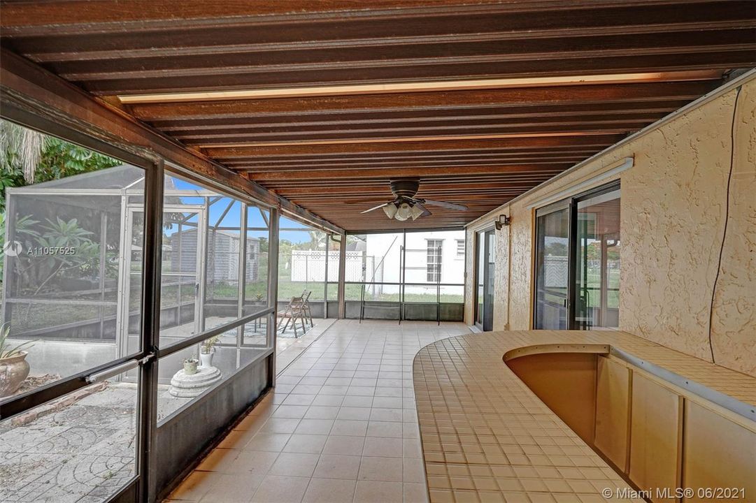 Vendido Recientemente: $359,900 (3 camas, 2 baños, 1698 Pies cuadrados)