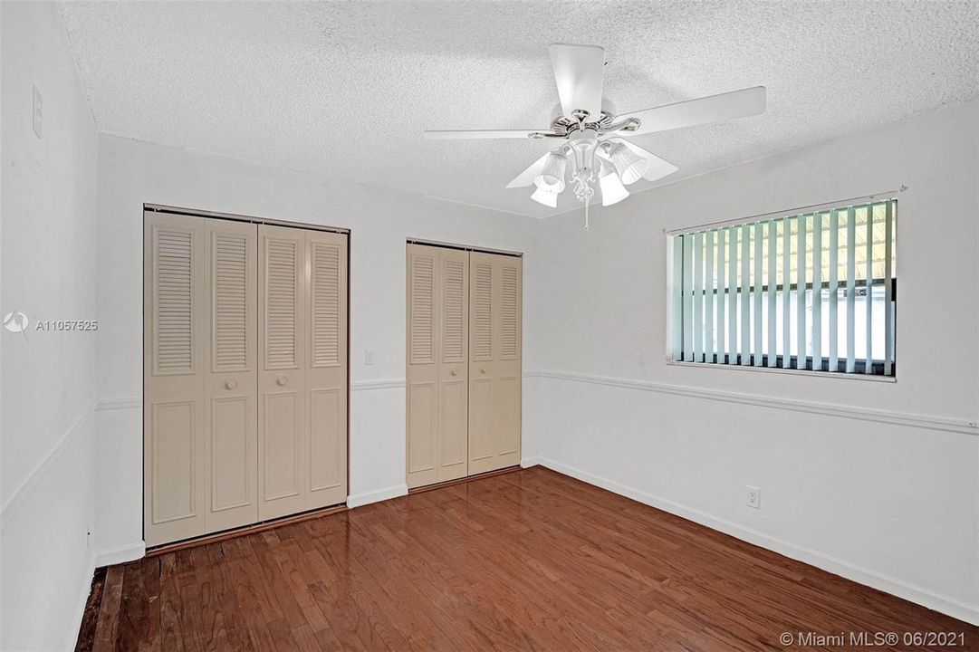 Vendido Recientemente: $359,900 (3 camas, 2 baños, 1698 Pies cuadrados)