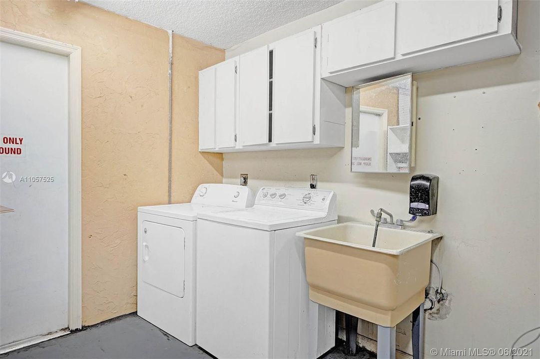 Vendido Recientemente: $359,900 (3 camas, 2 baños, 1698 Pies cuadrados)