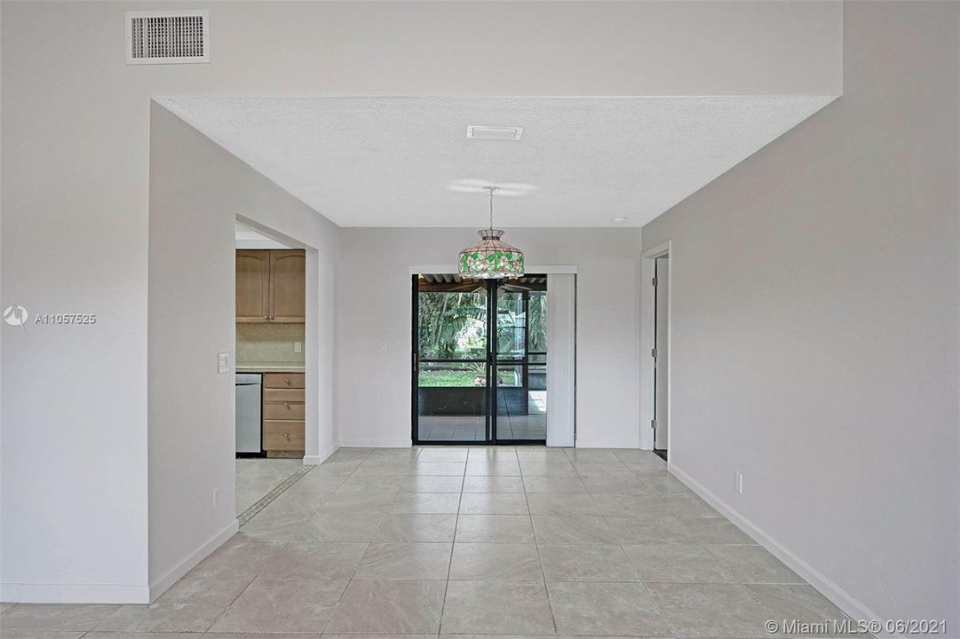 Vendido Recientemente: $359,900 (3 camas, 2 baños, 1698 Pies cuadrados)