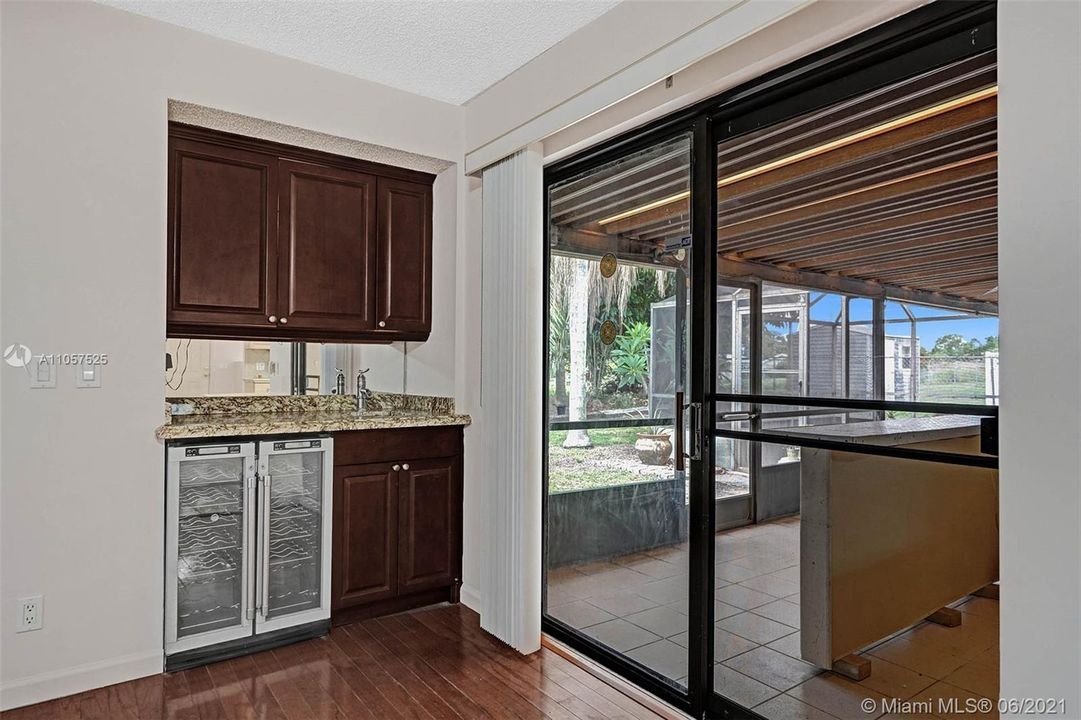 Vendido Recientemente: $359,900 (3 camas, 2 baños, 1698 Pies cuadrados)