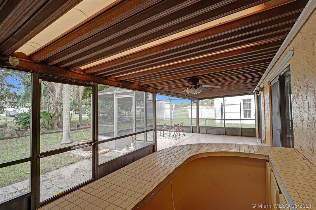 Vendido Recientemente: $359,900 (3 camas, 2 baños, 1698 Pies cuadrados)