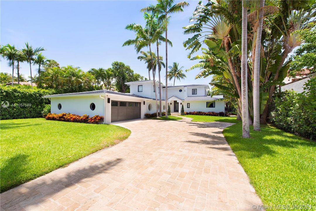 Recently Sold: $9,950,000 (4 beds, 3 baths, 4267 Square Feet)