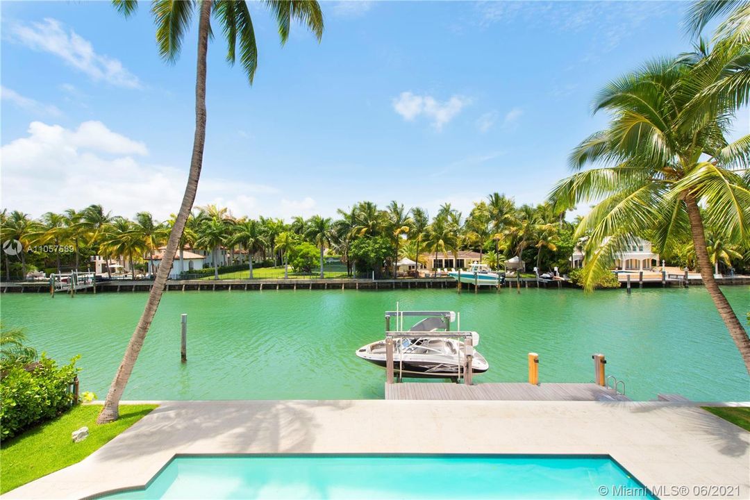 Recently Sold: $9,950,000 (4 beds, 3 baths, 4267 Square Feet)