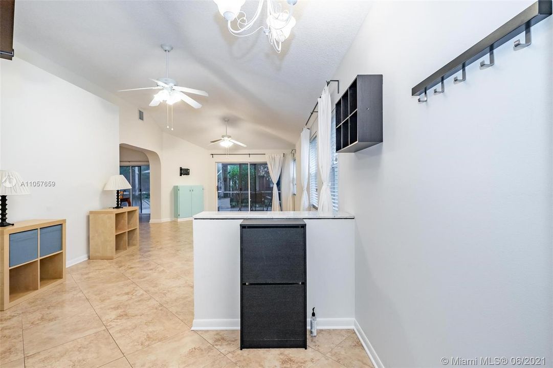 Recently Sold: $440,000 (3 beds, 2 baths, 1709 Square Feet)
