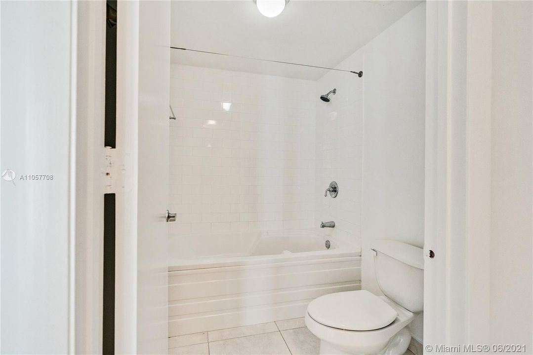 Недавно арендовано: $3,250 (2 спален, 2 ванн, 1255 Квадратных фут)