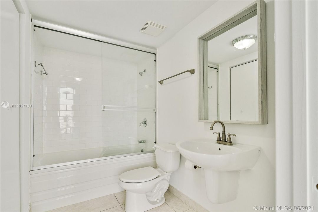 最近租的: $3,250 (2 贝兹, 2 浴室, 1255 平方英尺)