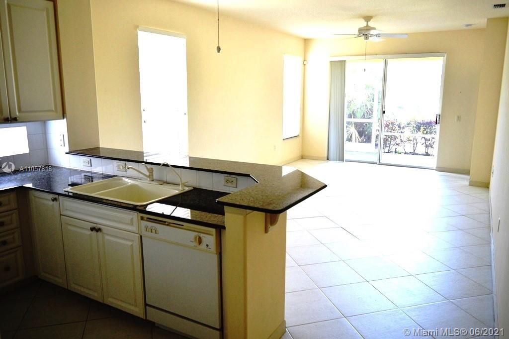 Vendido Recientemente: $305,000 (2 camas, 2 baños, 1330 Pies cuadrados)