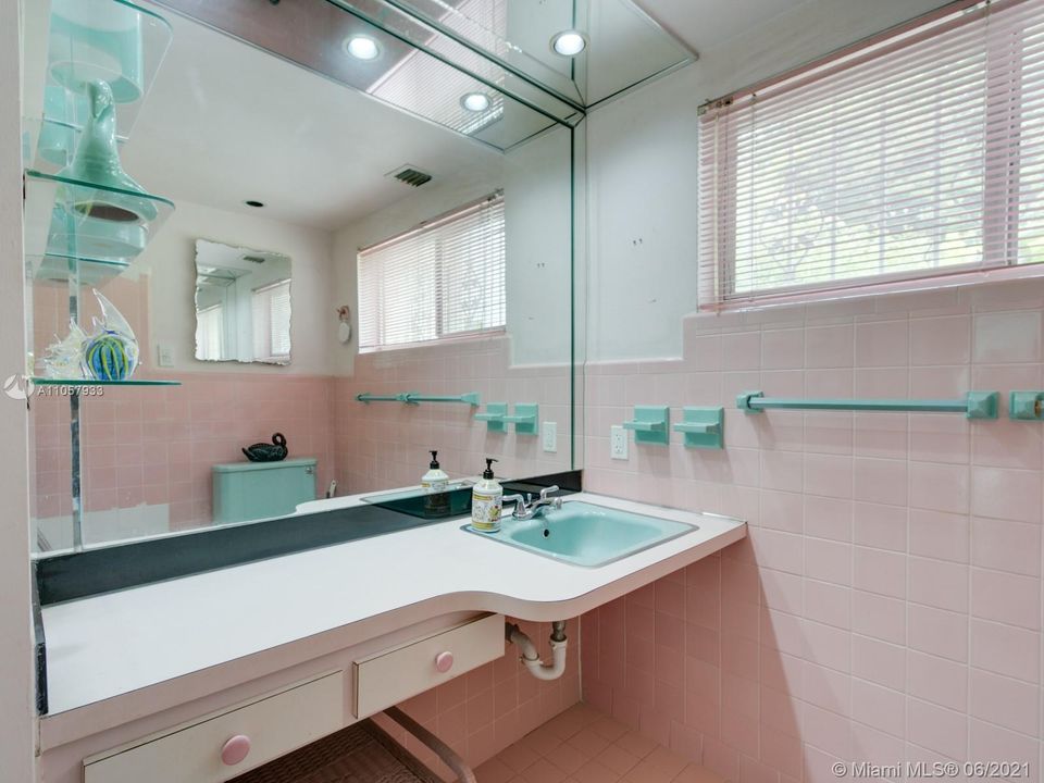 最近售出: $889,000 (3 贝兹, 2 浴室, 2021 平方英尺)