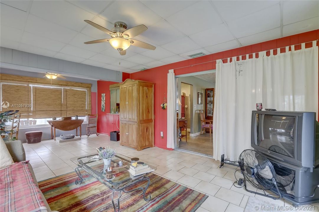 Recently Sold: $350,000 (2 beds, 2 baths, 1684 Square Feet)