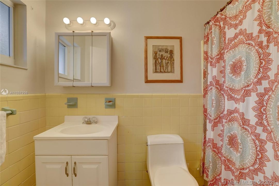 最近售出: $350,000 (2 贝兹, 2 浴室, 1684 平方英尺)