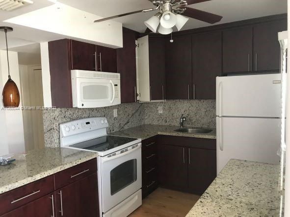 Recently Sold: $215,000 (2 beds, 2 baths, 1083 Square Feet)