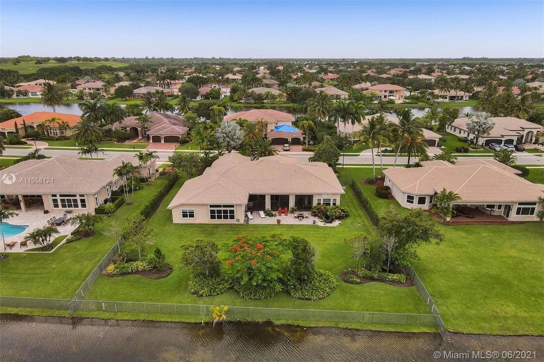 Recently Sold: $1,200,000 (5 beds, 4 baths, 4635 Square Feet)