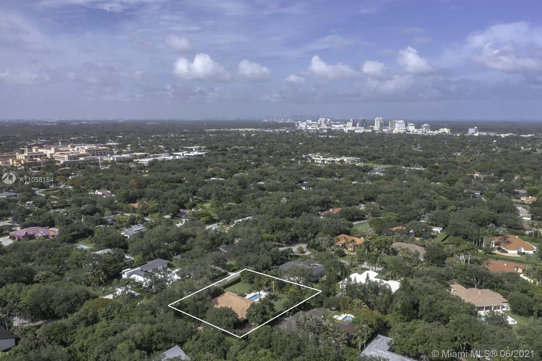 Amazing location! Just minutes from Baptist Hospital on Kendall Drive and the Dadeland area.