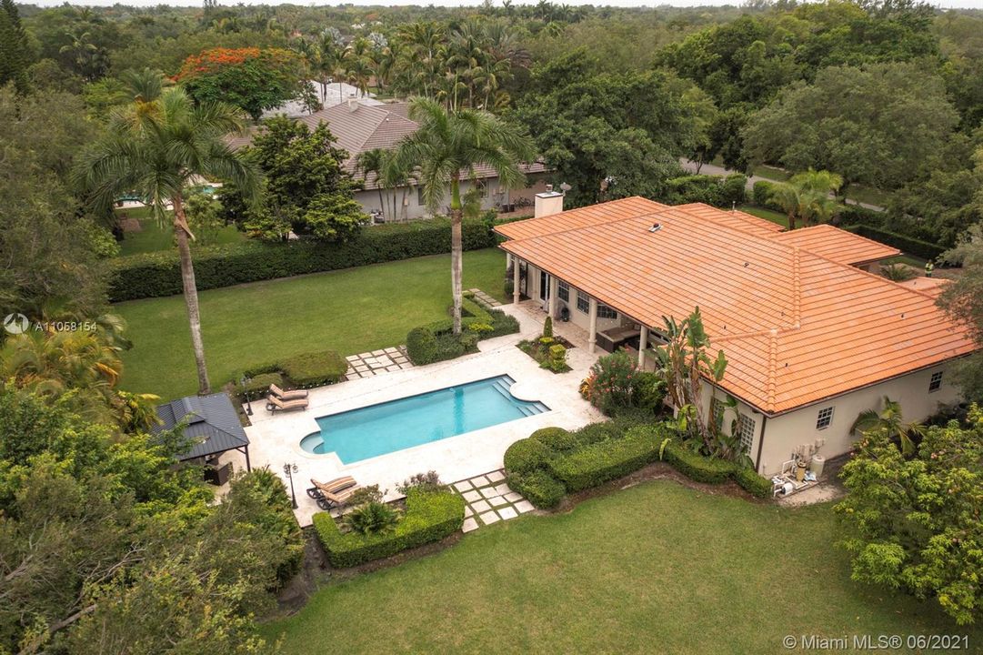 Vendido Recientemente: $1,975,000 (5 camas, 5 baños, 4101 Pies cuadrados)