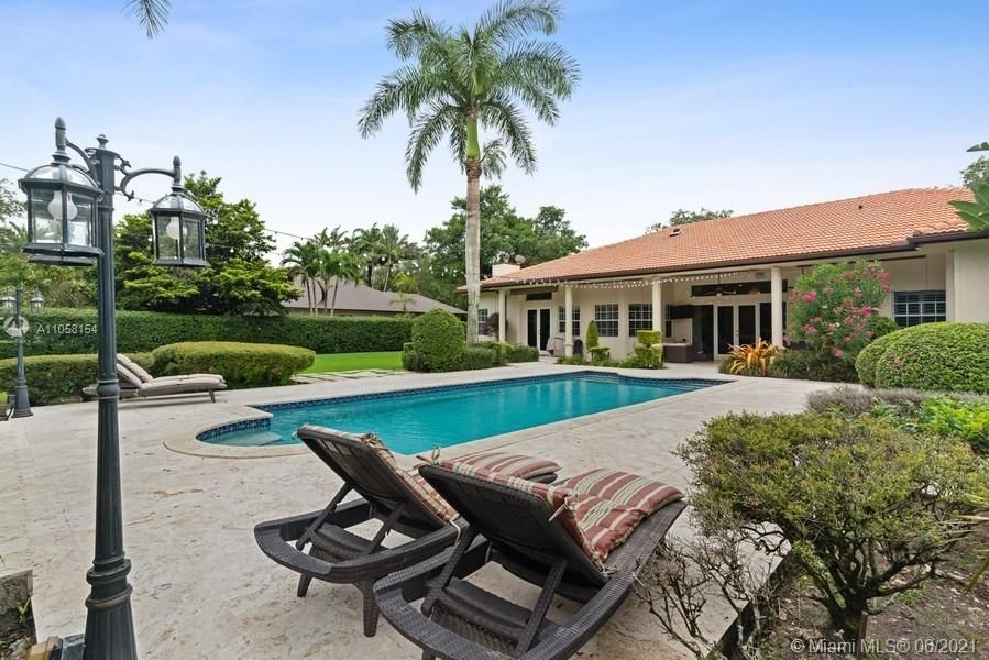 Recently Sold: $1,975,000 (5 beds, 5 baths, 4101 Square Feet)