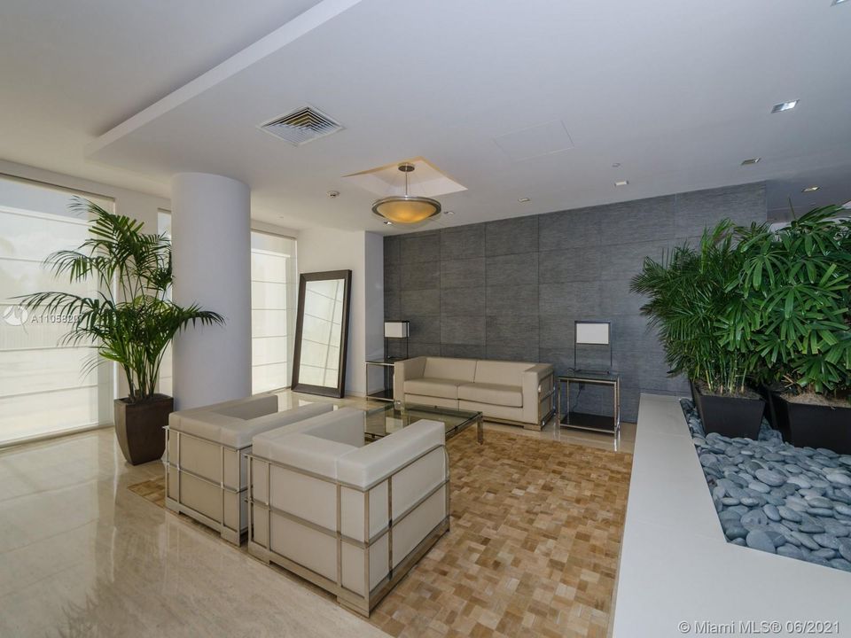 Recently Sold: $1,625,000 (2 beds, 2 baths, 1875 Square Feet)