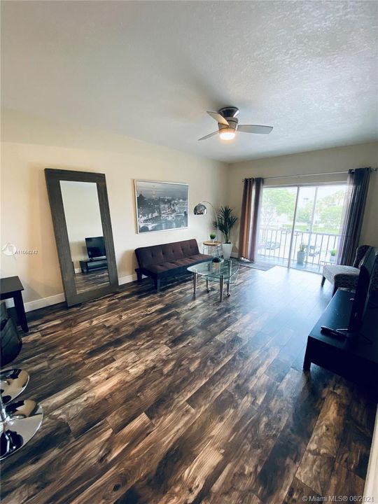Recently Sold: $239,999 (2 beds, 2 baths, 918 Square Feet)