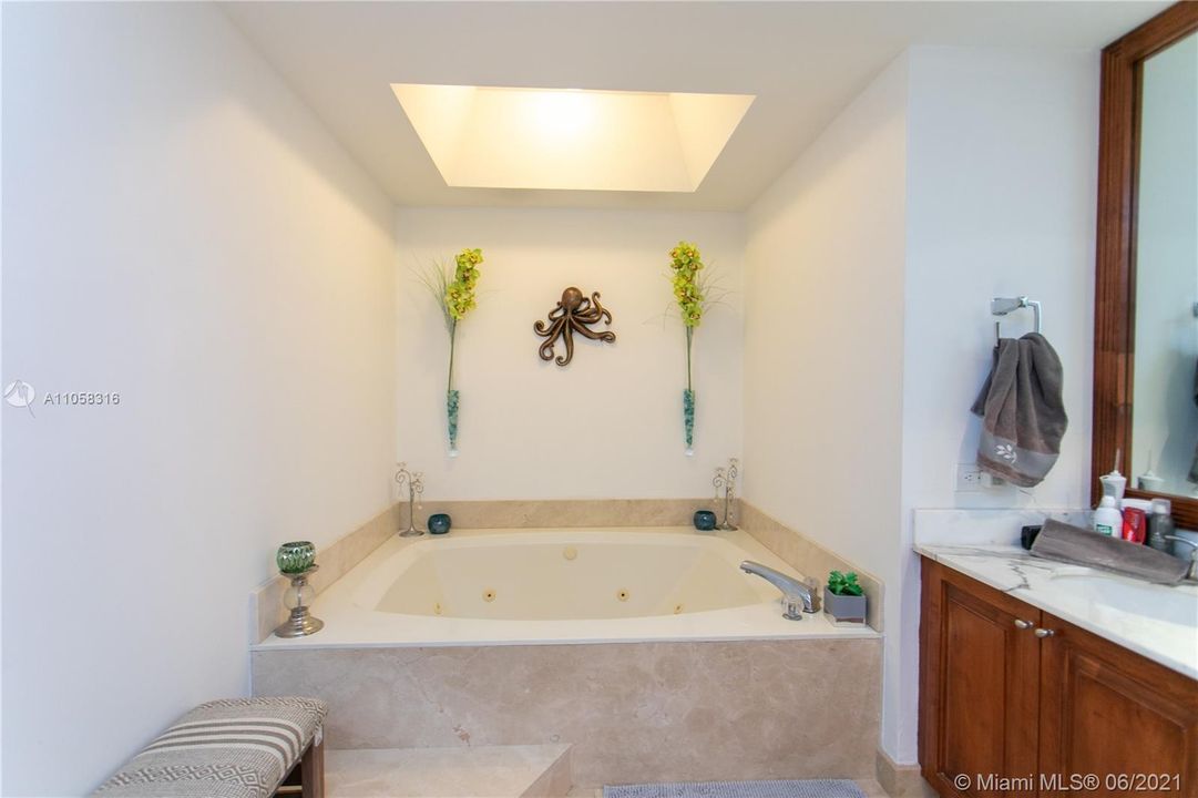 Недавно арендовано: $4,000 (2 спален, 2 ванн, 1647 Квадратных фут)