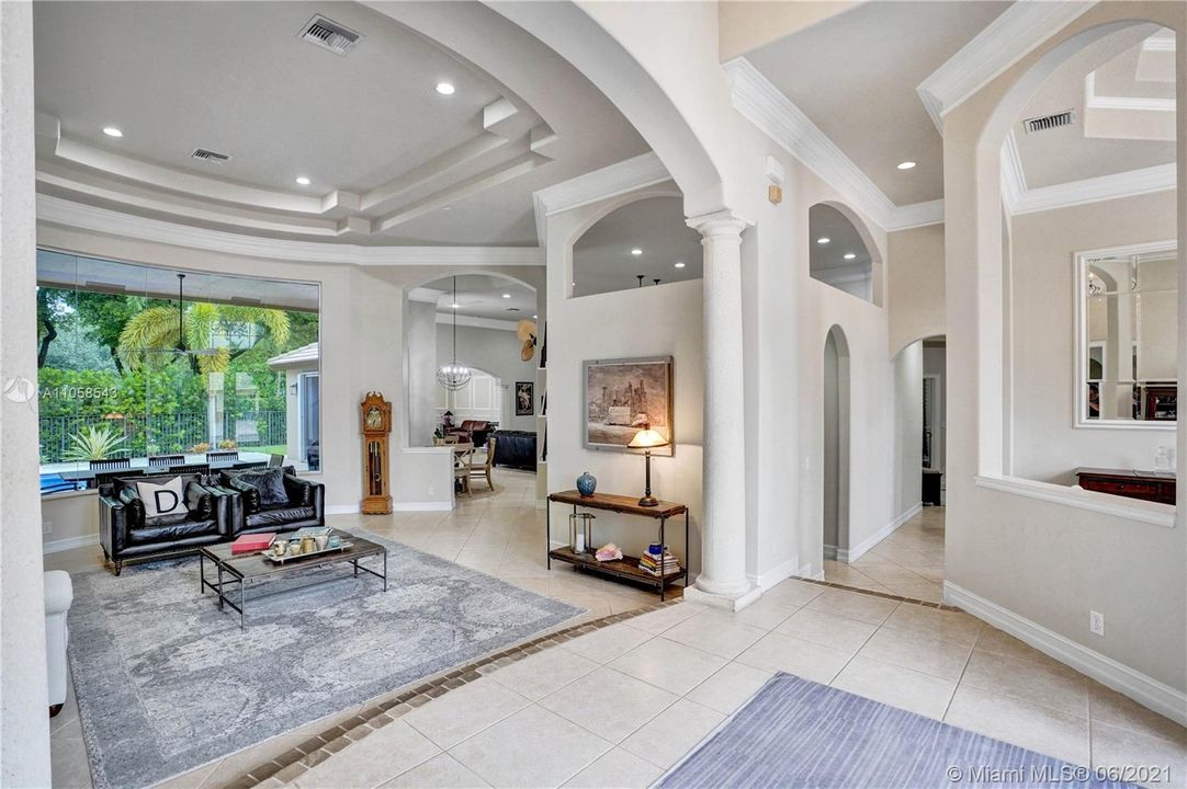 Recently Sold: $1,299,000 (5 beds, 3 baths, 4221 Square Feet)