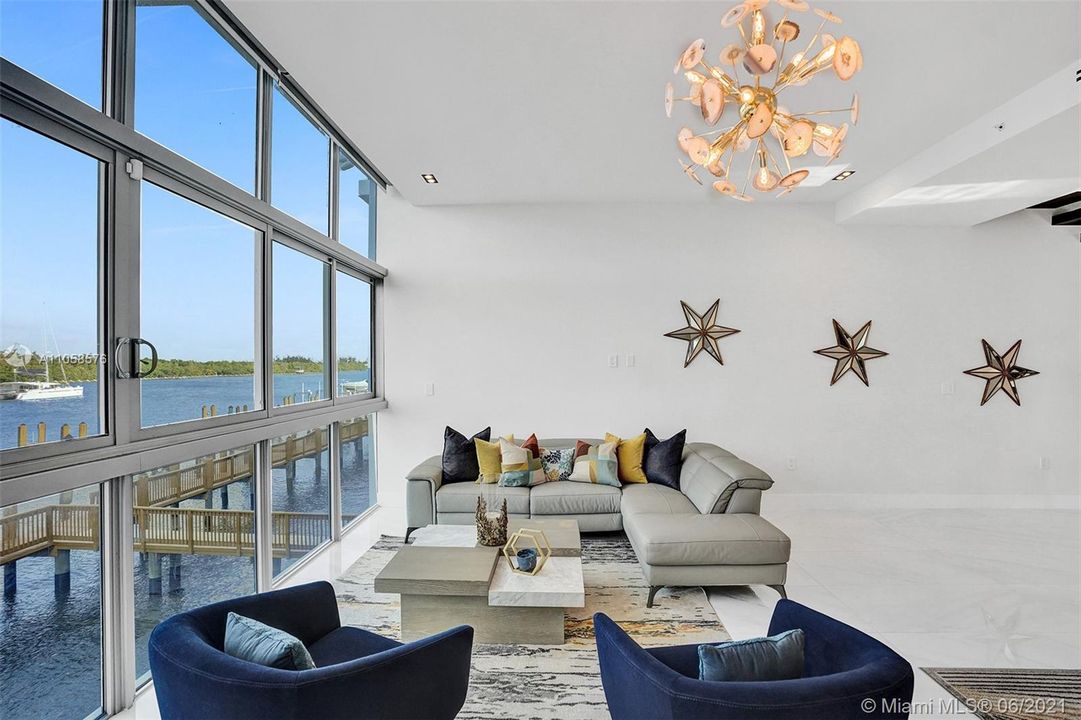 Recently Sold: $2,708,000 (3 beds, 3 baths, 3176 Square Feet)