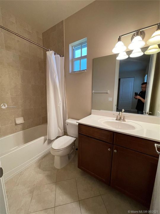 Недавно арендовано: $6,500 (5 спален, 4 ванн, 3744 Квадратных фут)
