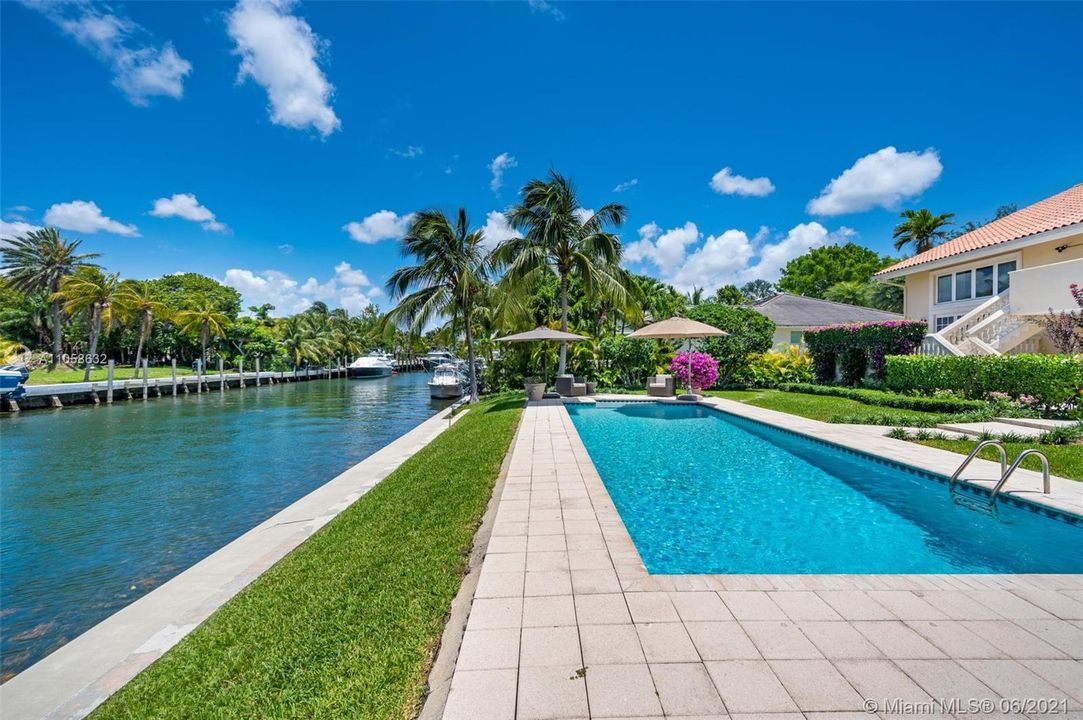 Recently Sold: $4,950,000 (5 beds, 4 baths, 6128 Square Feet)