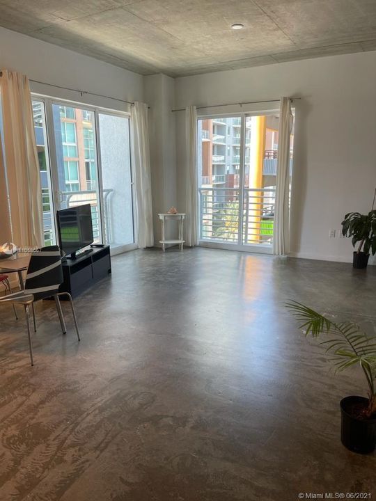 Recently Rented: $1,850 (1 beds, 1 baths, 950 Square Feet)