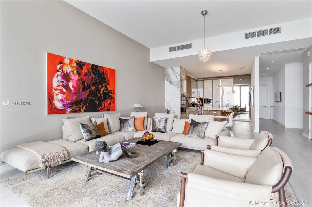 Recently Sold: $2,850,000 (3 beds, 2 baths, 1954 Square Feet)