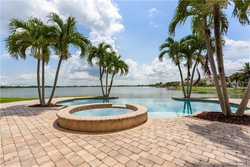 Recently Sold: $985,000 (5 beds, 5 baths, 3361 Square Feet)