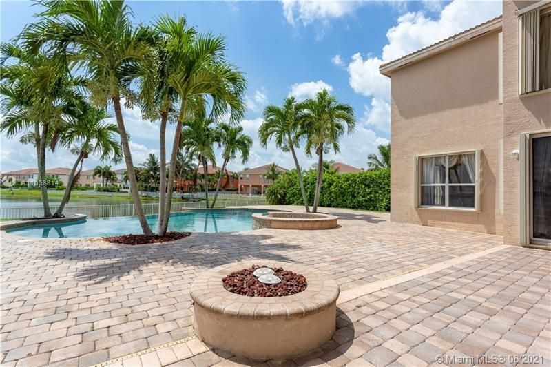 Recently Sold: $985,000 (5 beds, 5 baths, 3361 Square Feet)