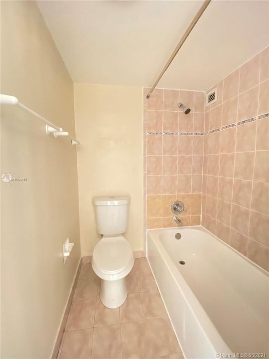 最近租的: $1,650 (1 贝兹, 1 浴室, 767 平方英尺)