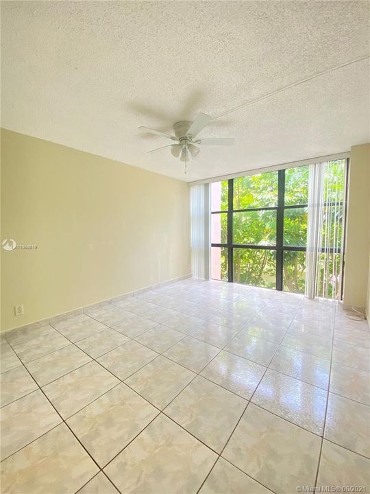 Recently Rented: $1,650 (1 beds, 1 baths, 767 Square Feet)