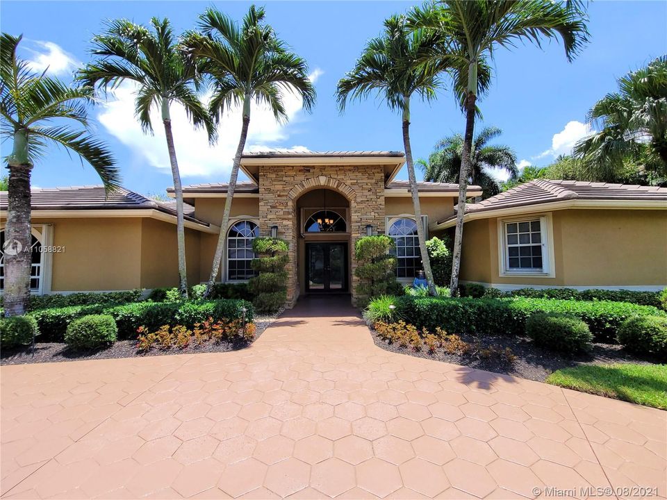 Recently Sold: $1,150,000 (5 beds, 3 baths, 3665 Square Feet)