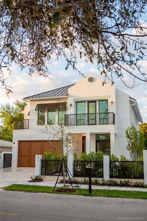 Recently Sold: $2,599,000 (5 beds, 5 baths, 4196 Square Feet)