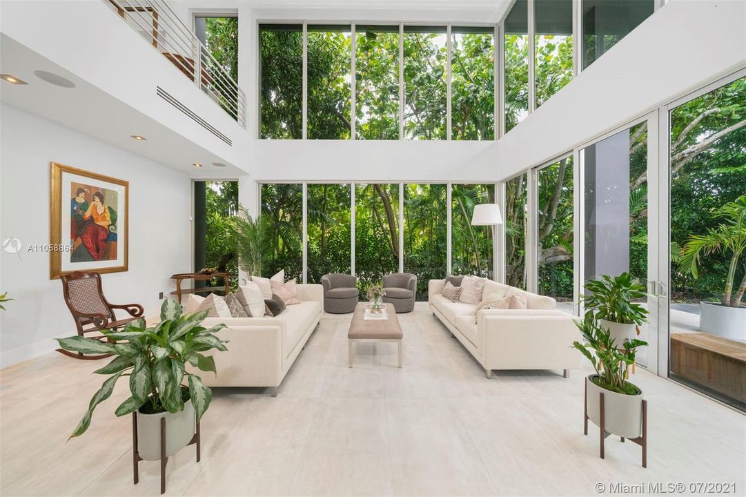 Recently Sold: $2,995,000 (6 beds, 6 baths, 4829 Square Feet)