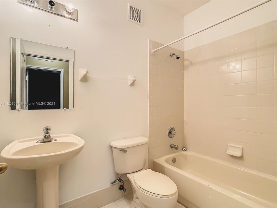 最近售出: $270,000 (3 贝兹, 2 浴室, 1604 平方英尺)