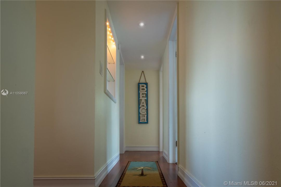 Vendido Recientemente: $700,000 (3 camas, 2 baños, 1782 Pies cuadrados)